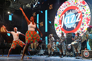 Учстники коллектива Afromania выступают на Международном джазовом фестивале Koktebel Jazz Party в Коктебеле