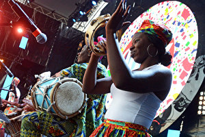 Учстники коллектива Afromania выступают на Международном джазовом фестивале Koktebel Jazz Party в Коктебеле