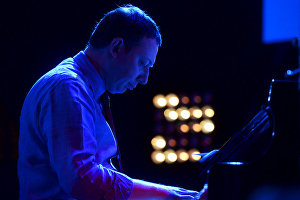 Яков Окунь выступает на Международном джазовом фестивале Koktebel Jazz Party в Коктебеле