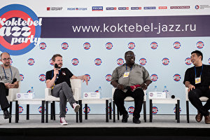 Музиканти квартету JESSE DAVIS QUARTET Пол Кірбі, Мартін Ценкер, Джессі Девіс і Мінчан Кім (зліва направо) на прес-конференції учасників фестивалю Koktebel Jazz Party.