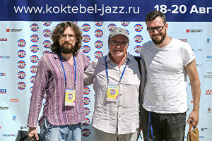 Музиканти Макар Новиков, Ігор Бриль і Олександр Зінгер (зліва направо) на прес-конференції учасників колективу Bril Family в рамках фестивалю Koktebel Jazz Party 2017.
