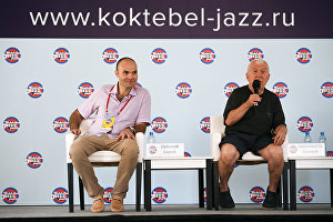 Музиканти Сергій Головня (ліворуч) і Валерій Пономарьов на прес-конференції в рамках фестивалю Koktebel Jazz Party 2017.