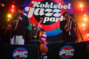 Музиканти колективу Brill Family під час виступу на фестивалі Koktebel Jazz Party 2017.