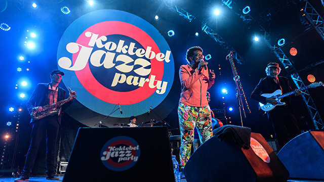 Учасники колективу Club des Belugas під час виступу на фестивалі Koktebel Jazz Party 2017.