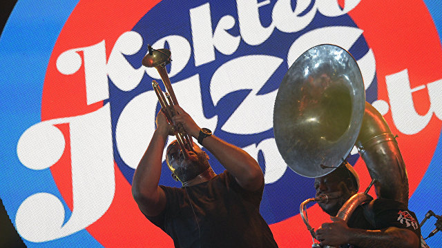 Музикант Оноре Чадрик Кінтан під час виступу на 16-му міжнародному музичному фестивалі Koktebel Jazz Party