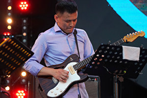 Учасник китайської групи Sedar Band виступає на 16-му міжнародному музичному фестивалі Koktebel Jazz Party