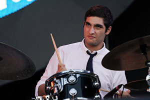Учасник колективу Ваагна Айрапетяна (Вірменія) виступає на 16-му міжнародному музичному фестивалі Koktebel Jazz Party