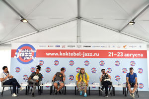 Колектив Manka Groove під час прес-конференції на Міжнародному джазовому фестивалі Koktebel Jazz Party-2020 в Криму