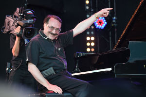 Джазовий піаніст Даніїл Крамер виступає на Міжнародному музичному фестивалі Koktebel Jazz Party-2020 в Криму