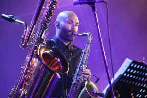 Музикант Сергій Головня під час виступу на міжнародному музичному фестивалі Koktebel Jazz Party-2021