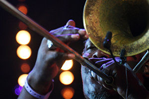 Учасник Rebirth Brass Band під час виступу на 16-му міжнародному музичному фестивалі Koktebel Jazz Party