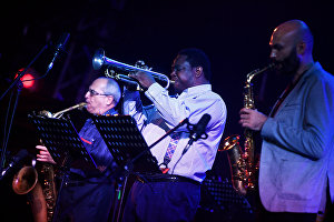 Музикант Родні Грін (в центрі) під час виступу джазового ансамблю Якова Окуня на 17-му міжнародному музичному фестивалі Koktebel Jazz Party